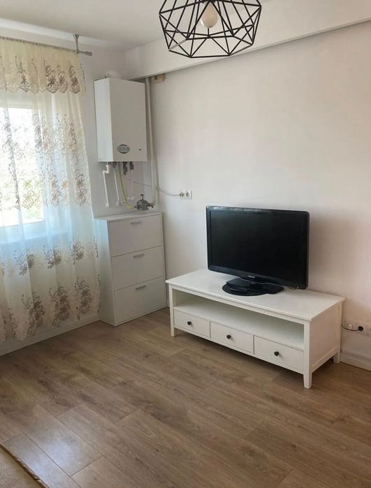 Închiriez Garsonieră str. Fabricii