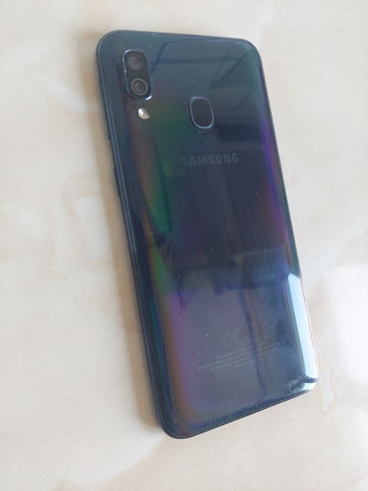 Vând Samsung Galaxy A40 cu ecranul spart, pentru piese //poze reale