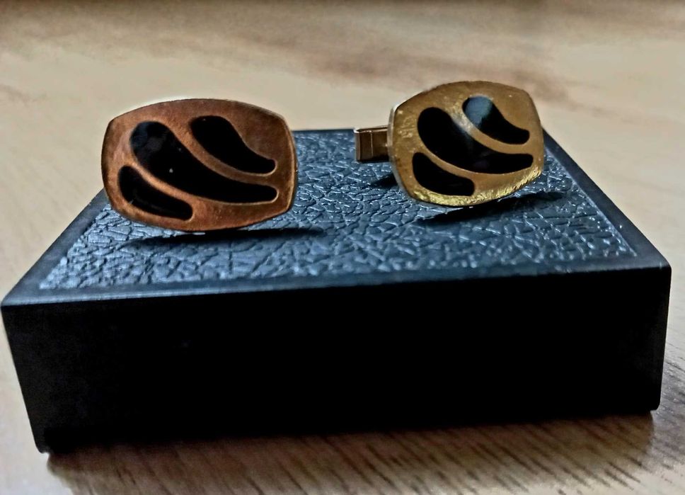 Ръкавели / бутониери с емайл