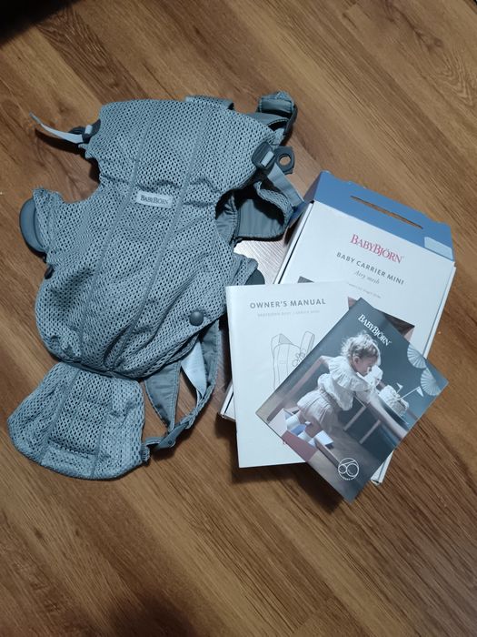 Vând marsupiu ergonomic BabyBjorn ,nou ,în cutie.