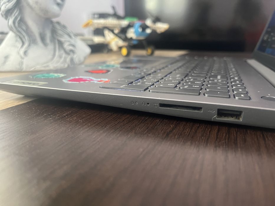 Laptop Lenovo Ryzen 5, 16GB RAM, SSD 512GB | Performanță excelentă