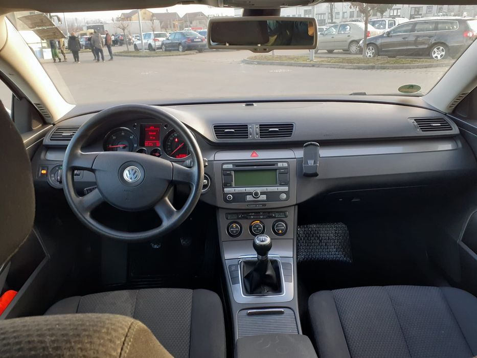 Vând Volkswagen Passat