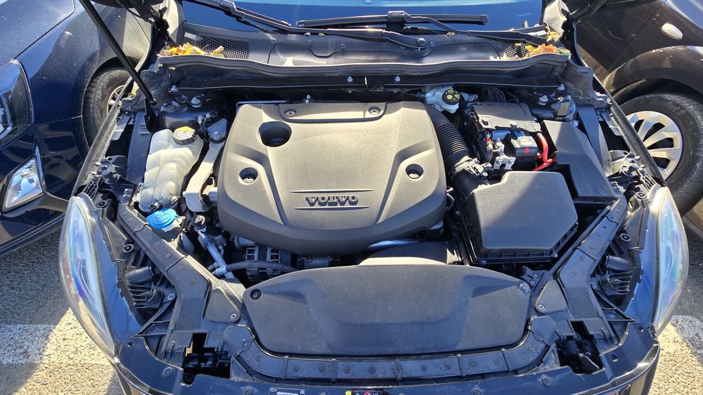 Vând Volvo V40 D2, an 2016, motor 2.0 diesel Volvo VEA 120 CP, Euro 6,