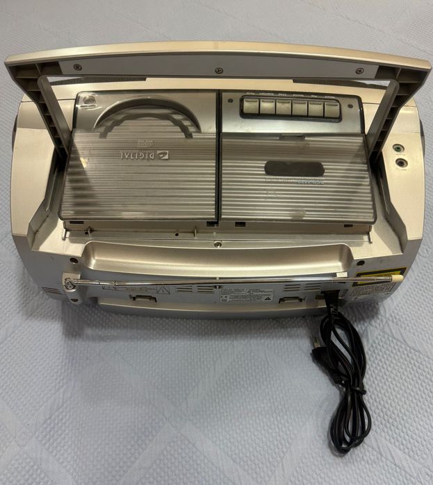 SAMSUNG стерео касетофон с компакт диск и супер бас