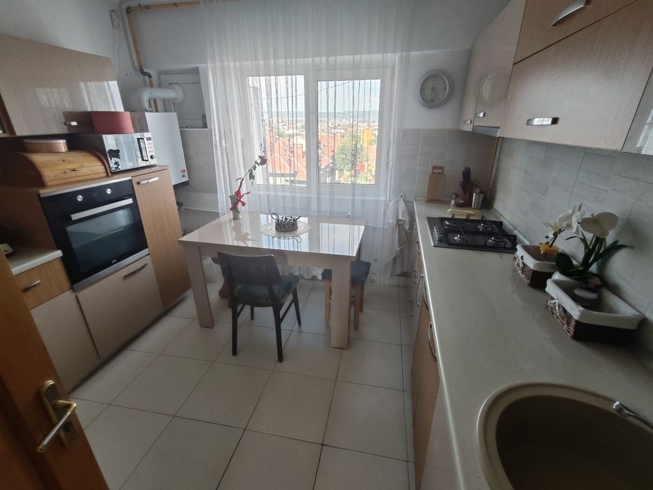 ULTRACENTRAL de vanzare, apartament 3 camere, 2 bai, 2 balcoane, boxa situat în zona ultracentrală a municipiului Drobeta Turnu Severin — fotografia 1