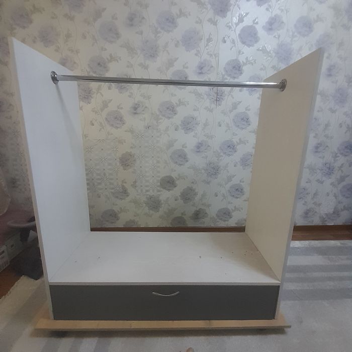 Стильная напольная вешалка с ящиком