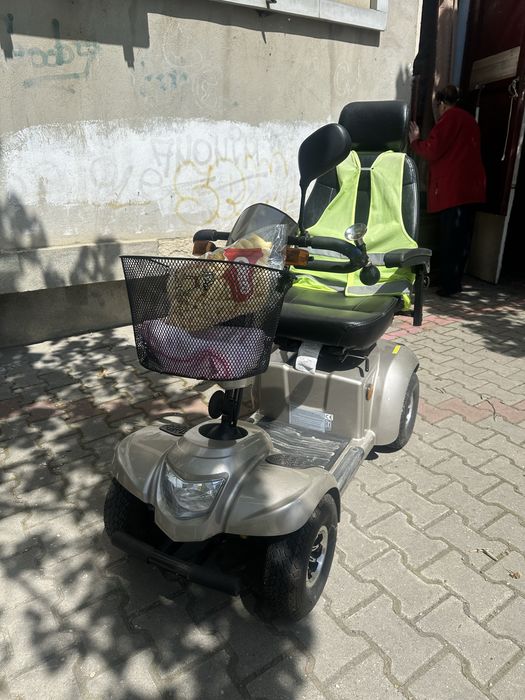 Vand scuter pt batrani