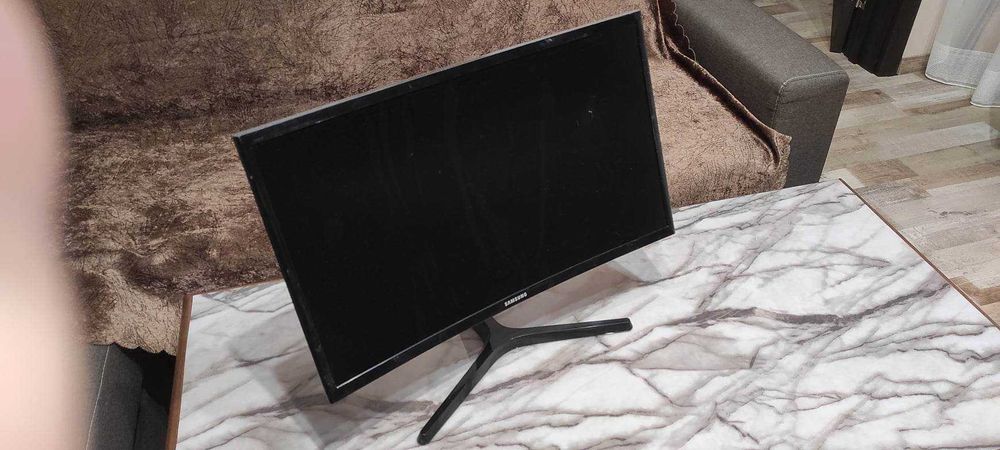 Монитор SAMSUNG C24F396FHU 24" 1920x1080px ИЗВИТ - СЧУПЕНА МАТРИЦА!