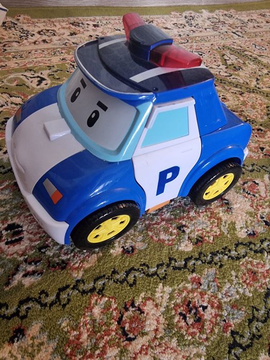 Поли инерционная машинка