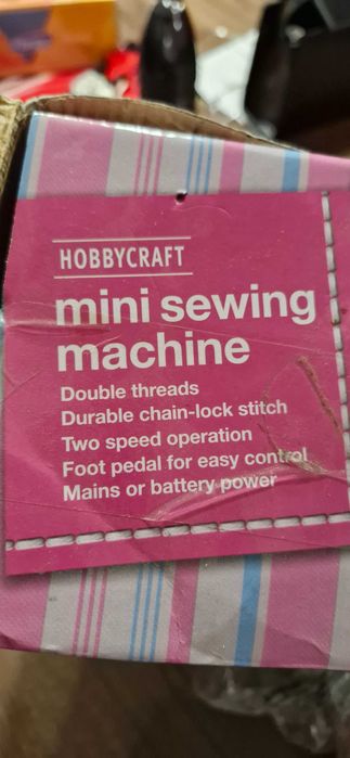 Masina de cusut  HOBBYCRAFT + multe bobine metalice