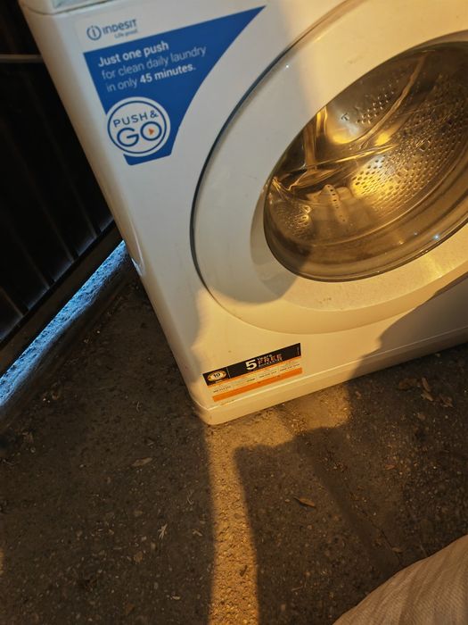 Vând mașina de spălat rufe