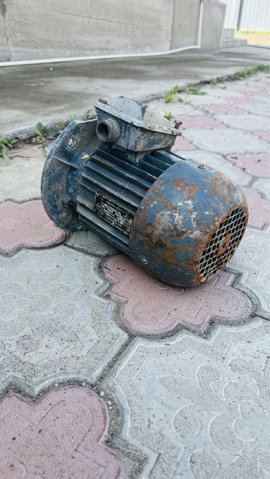 Продам электродвигатель Асинхронный