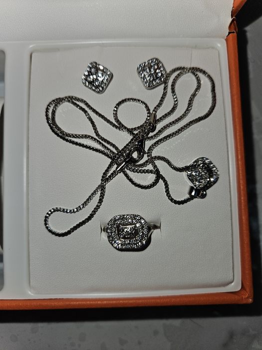 Абсолютно новый набор украшений