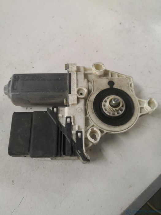 Motoras Macara Geam Dreapta Spate Volkswagen Touran (1T1, 1T2) [ 2003 - 2010 ] Oem 1K0959704B