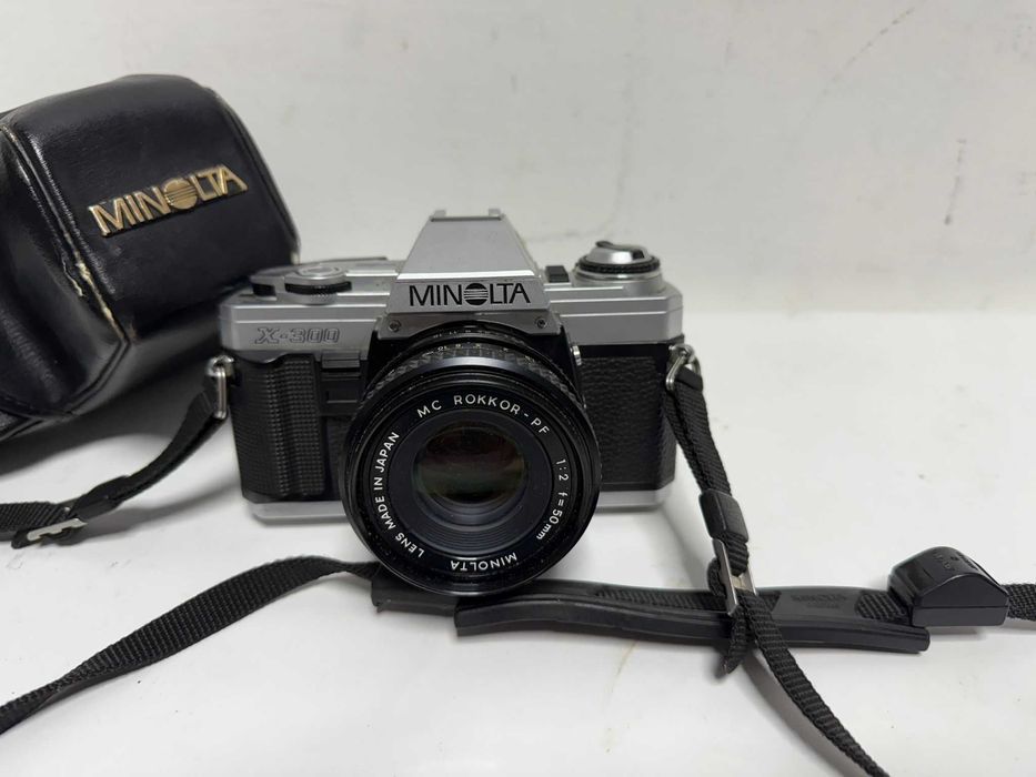 Aparat foto cu film Minolta X 300 cu obiectiv si cu husa originala