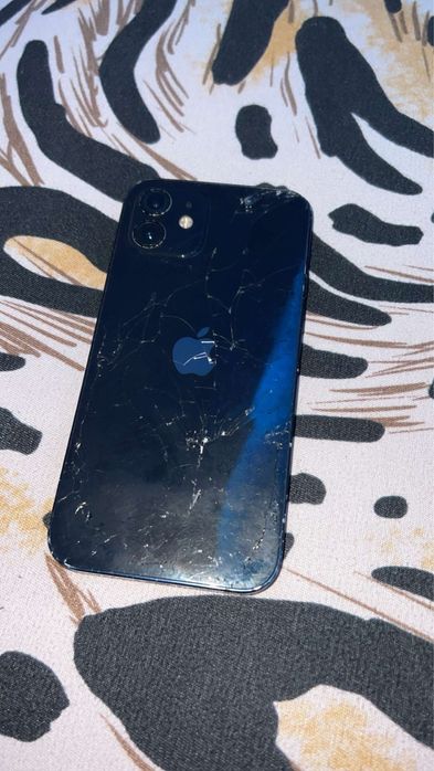 Iphone 12 simplu