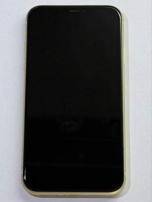 iPhone 11 Yellow 93% battery