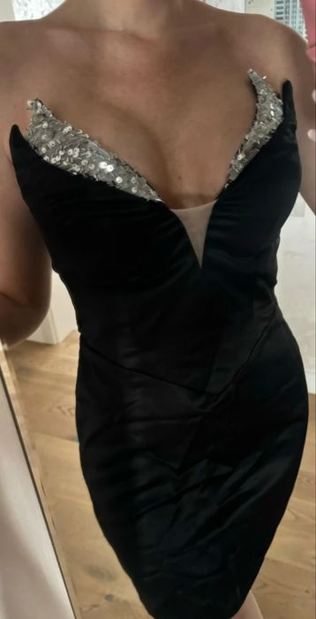 Черна рокля с пайети