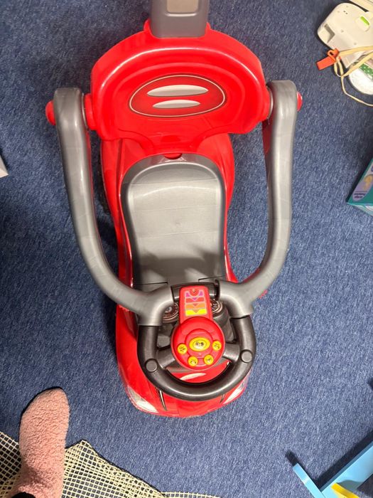 Masinuta cu melodii si sunete