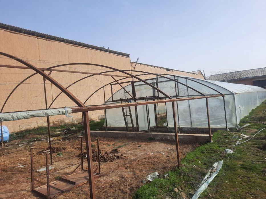 Parnik teplitsa uzunligi 35 metr eni 9metr Jizzaxda sotiladi