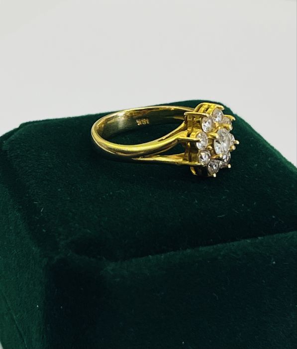 Дамски златен пръстен жълто злато и брилянти