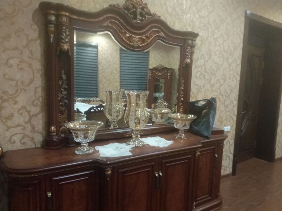 Stenka nabor va 2 ta mebilni sandiqsotiladi