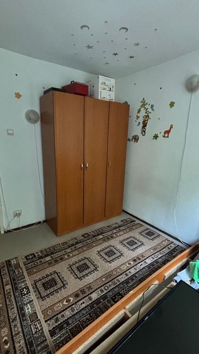 Vand apartament 3 camere decomandat zona Straja-Piata Resita
