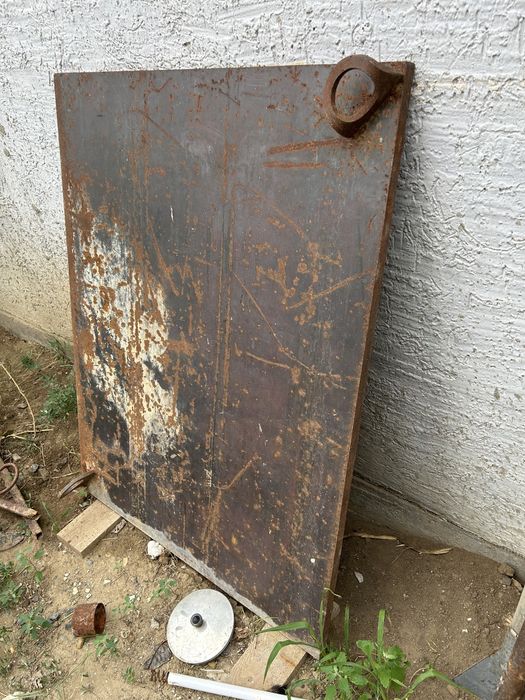 Продаю бочку ёмкост 1 тонник и столба деревянная