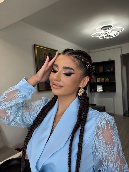 Make-up artist acreditat de minister