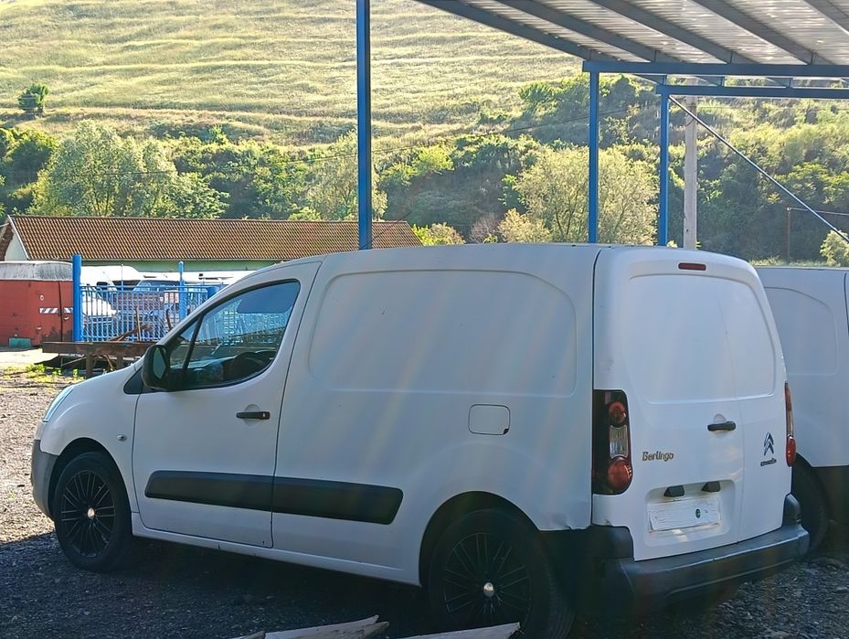 Citroen Berlingo 1.6HDi 75кс 2012г / 2+1 места / товарен