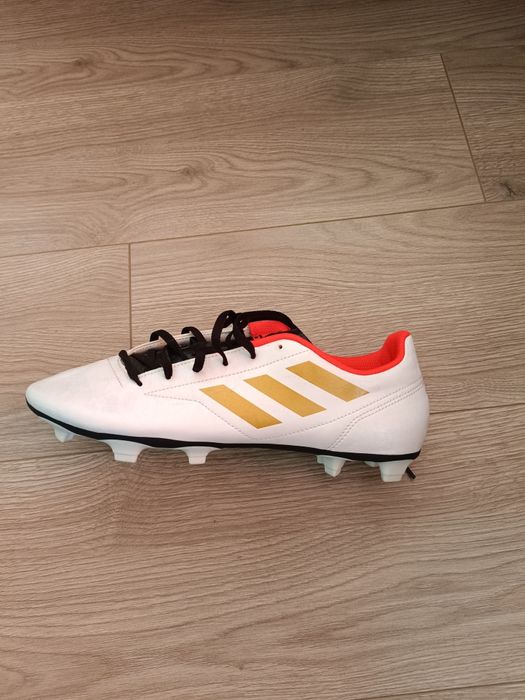 Бутонки за футбол