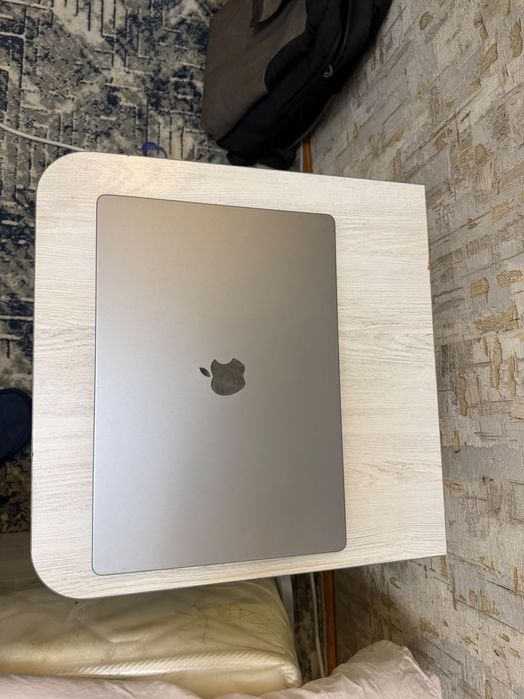 Macbook pro m2 16