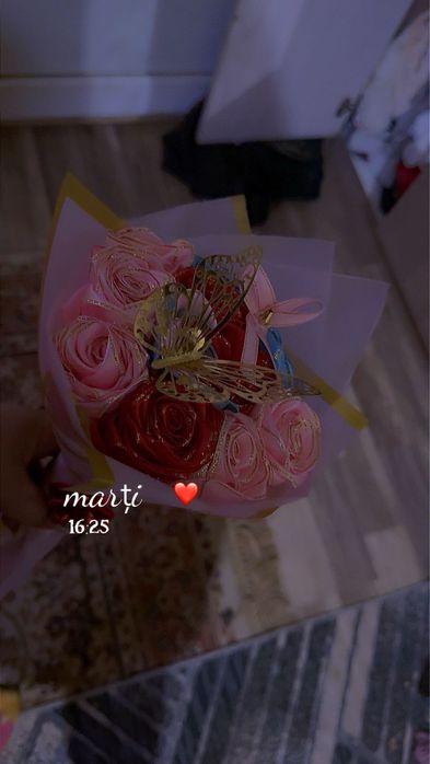 Trandafiri din satin