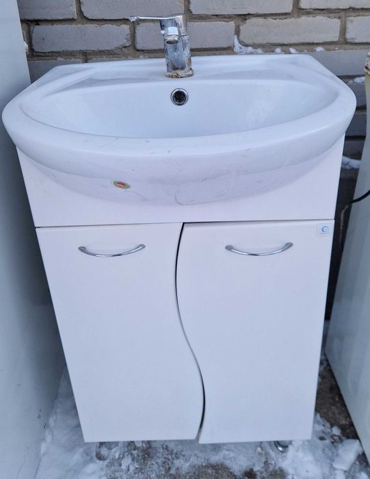 Продам раковину с тумбой