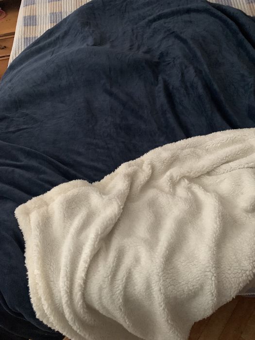 Плед двухцветный.