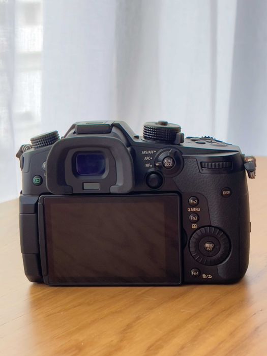 Vand Panasonic GH5 + Obiectiv Panasonic 25mm F1.7 - Stare excelenta - Body de backup