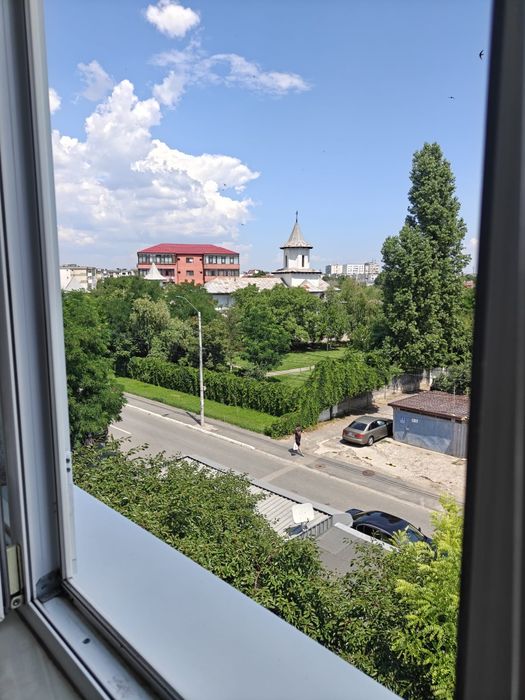 Apartament 2 camere Micro 17 decomandat – Galați, str. Oltului, lângă Biserica Sf. Ilie
