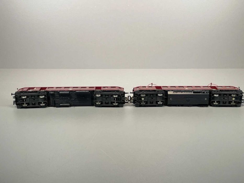 Macheta Roco automotor si vagon BR 485 scara HO 1 / 87