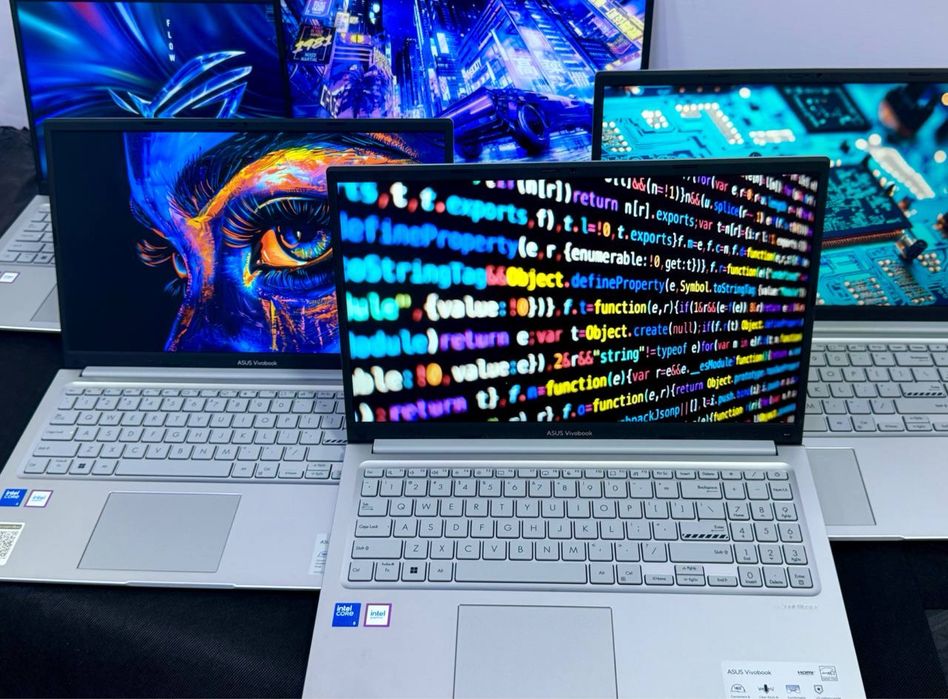 ASUS vivobook 14-Avlod  X1504VA 2025 kuchli Notebook