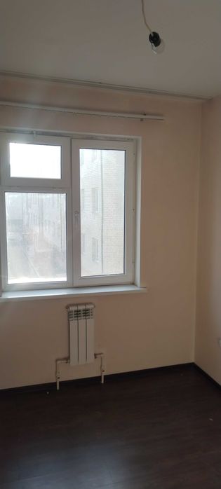 Yangiyol Gulbahor 1 maktab oldida