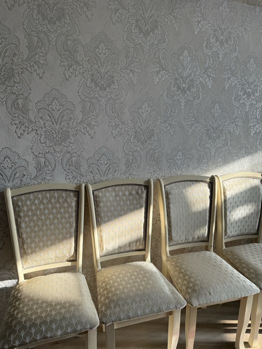 Продается стол со стульями,  цена 250 000 тг