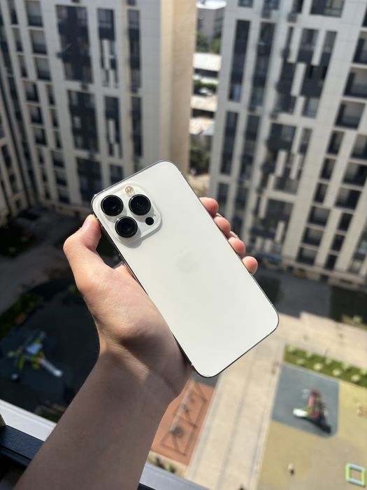 Срочно продам айфон 13 про