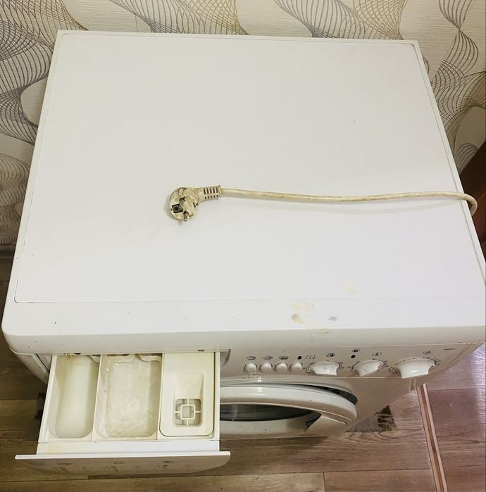 Продается стиральная машина Indesit