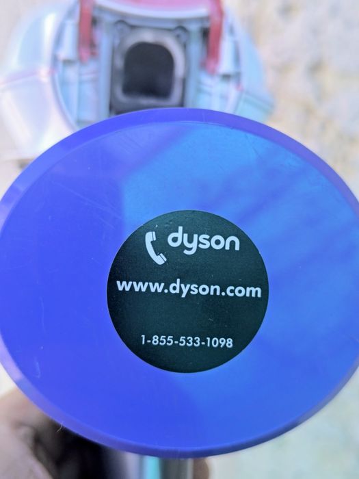 Вертикална прахосмукачка Dyson V8 Advanced