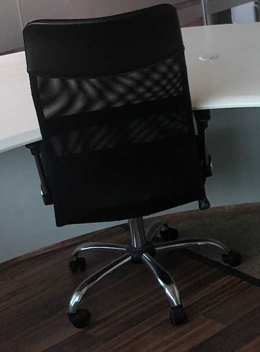 Офис мебели - конферентна маса, бюра с контейнери, бенч, столове и др.