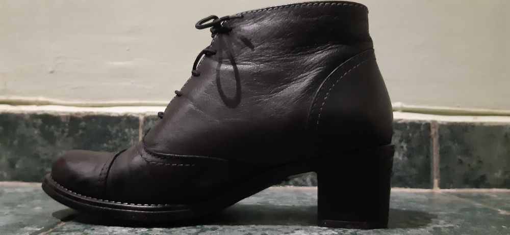 Дамски черни боти Gabina