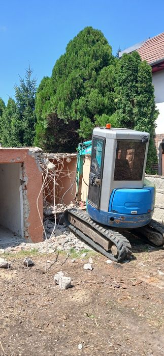 Inchiriez miniexcavator picon bobcat  dumper demolari autobasculanta servicii de manipulare marfa cu mini incarcator frontal bobcat  transport moloz