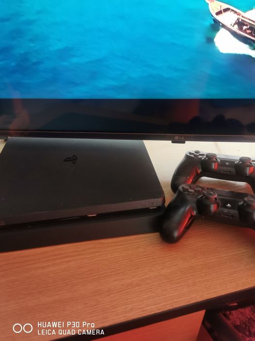 PlayStation 4 + 2 Manete