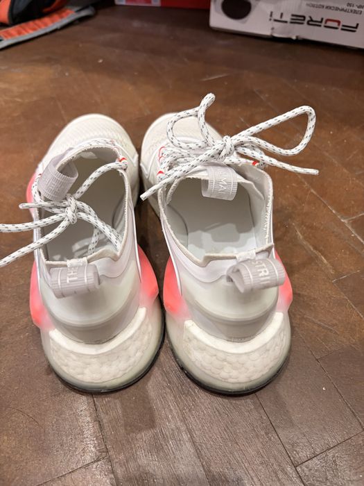 Дамски обувки Adidas NMD V3, размер 39