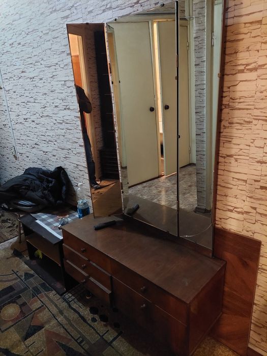 Шкафы диваны столы